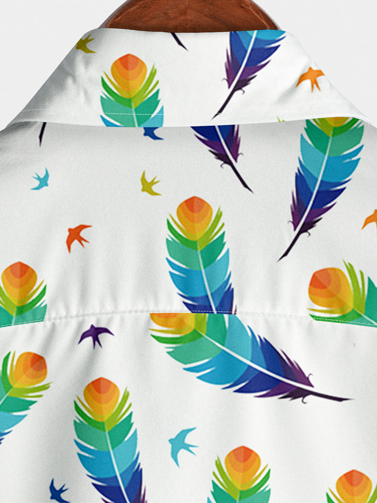 Camicia da uomo a maniche corte con stampa di piume